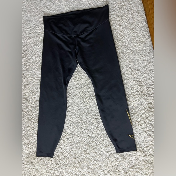 Women’s Size 1X Nike Dri-Fit Black Leggings - Picture 1 of 6
